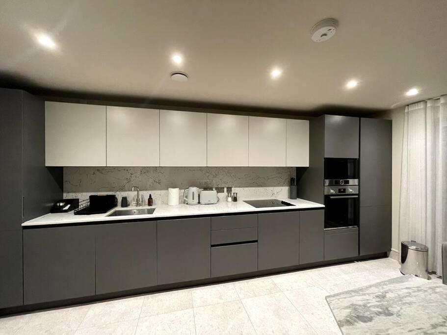 2Br Urban Vista Retreat Chcl F7 Appartement Chigwell Buitenkant foto