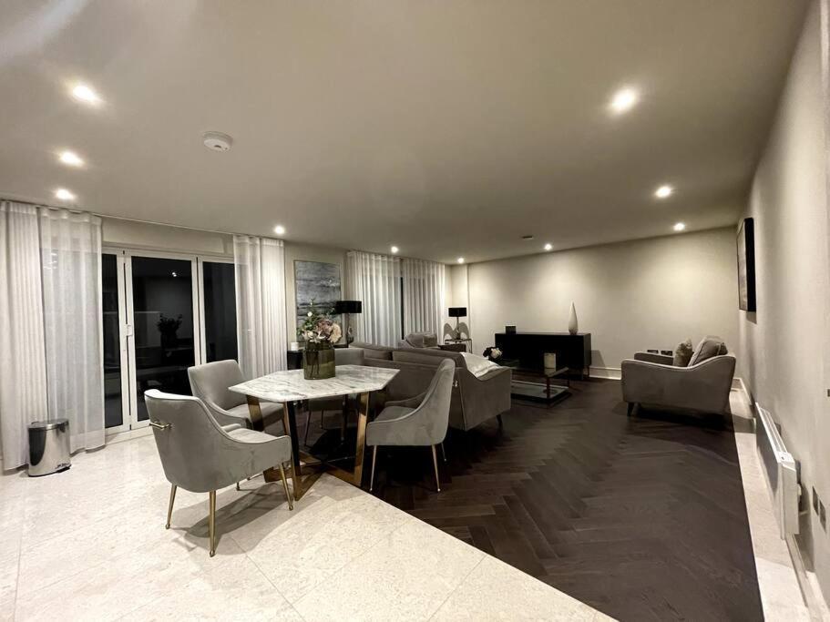 2Br Urban Vista Retreat Chcl F7 Appartement Chigwell Buitenkant foto