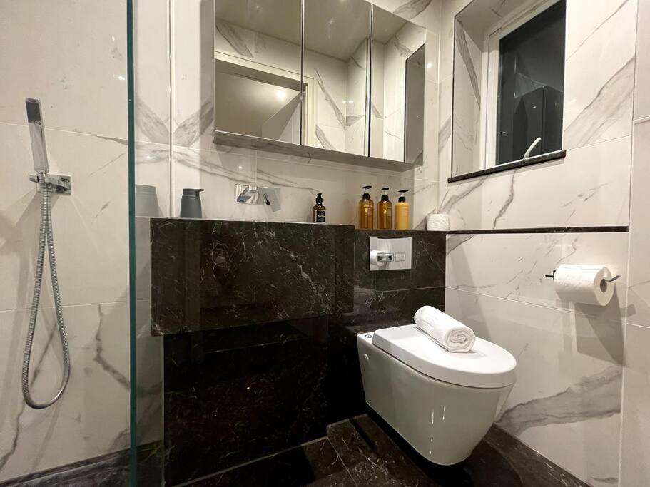 2Br Urban Vista Retreat Chcl F7 Appartement Chigwell Buitenkant foto