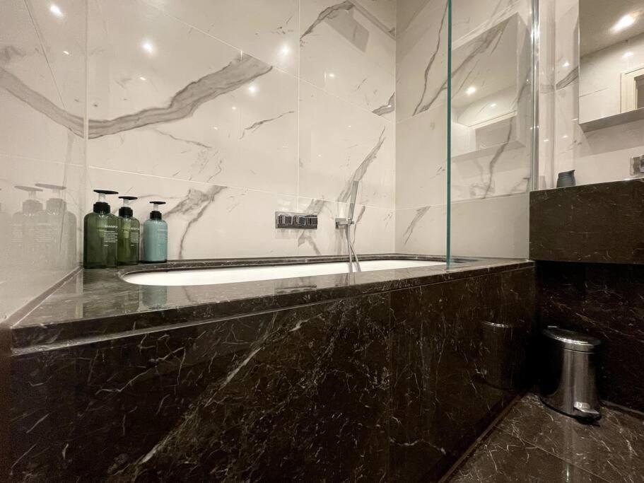 2Br Urban Vista Retreat Chcl F7 Appartement Chigwell Buitenkant foto