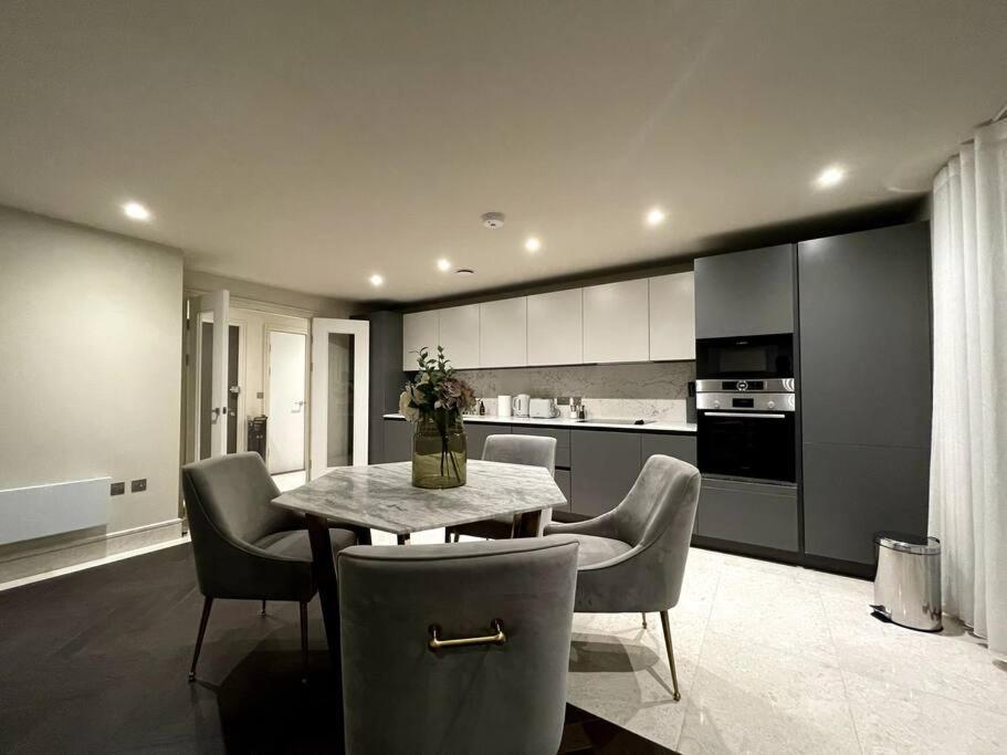 2Br Urban Vista Retreat Chcl F7 Appartement Chigwell Buitenkant foto