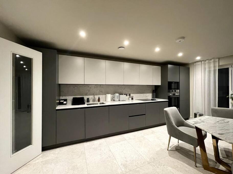 2Br Urban Vista Retreat Chcl F7 Appartement Chigwell Buitenkant foto