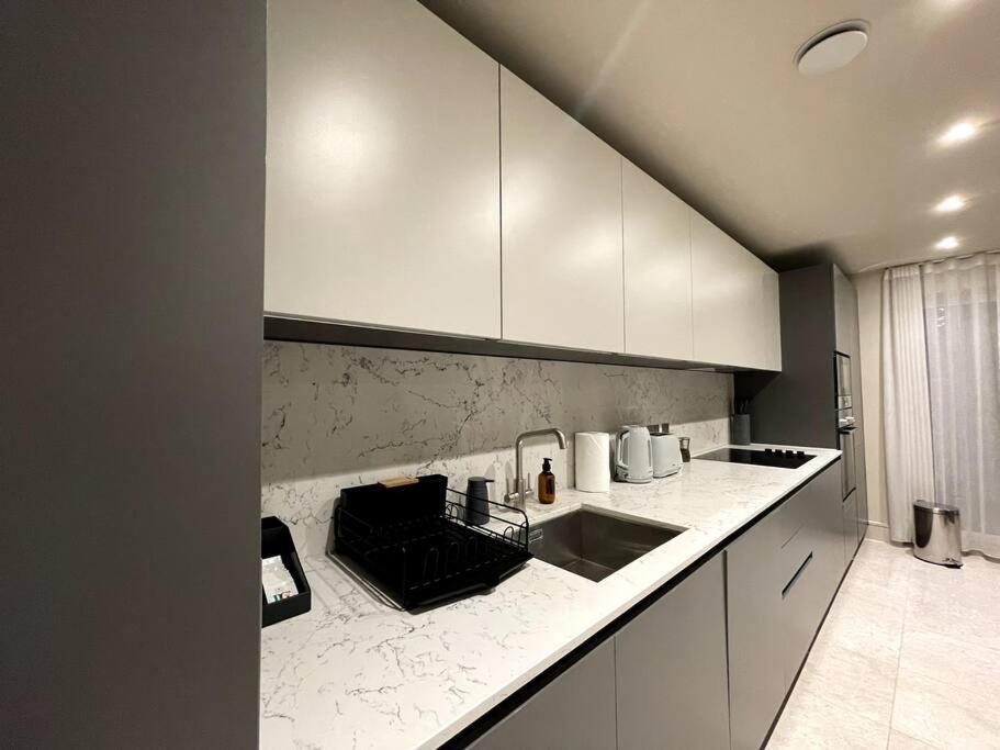 2Br Urban Vista Retreat Chcl F7 Appartement Chigwell Buitenkant foto